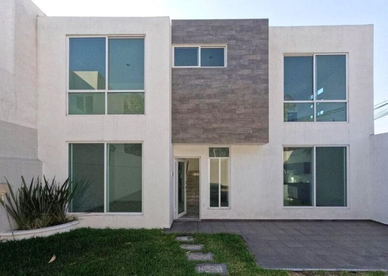 Casa Familiar con Jardín Único en Arboleda Centenario, Casasano – Cuautla