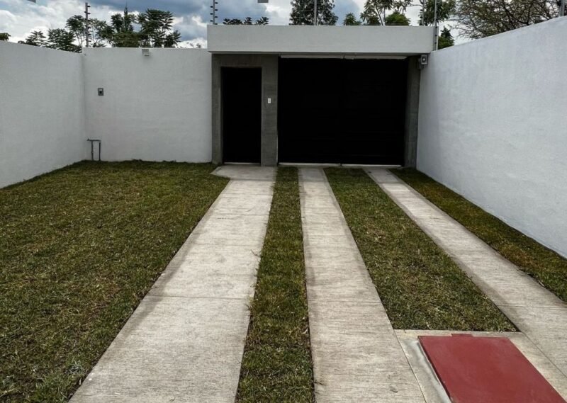 Casa Moderna de 3 Recámaras con Acabados de Lujo y Recámara en Planta Baja | Cuautla, Morelos